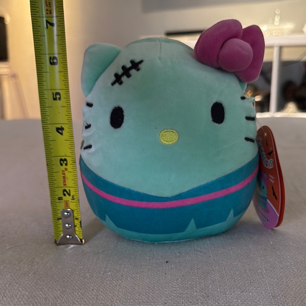 Hello Kitty Squishmallow